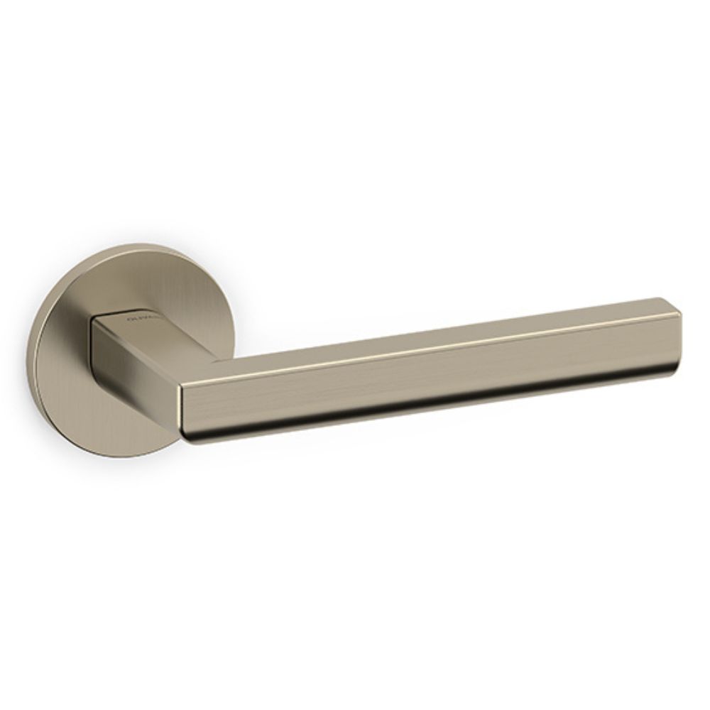 Olivari – Maniglia OKAY ottone SUPERNICHEL SATINATO M262RB8B NS